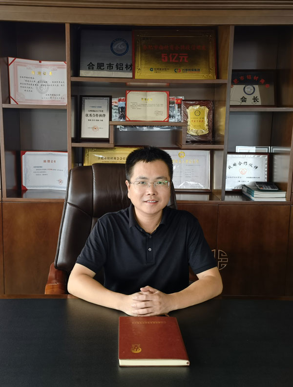 常務副會長溫楊1.jpg